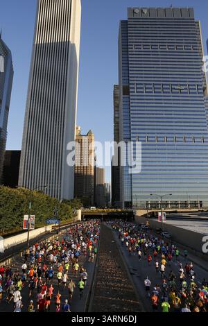 13 octobre 2013 - Chicago, il, États-Unis - le début du marathon Bank of America Chicago le dimanche 13 octobre 2013, à Chicago, Illinois. (Crédit image : © Jose M. Osorio/MCT/ZUMAPRESS.com) Banque D'Images