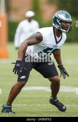 6 juin 2013 : fin défensive des Philadelphia Eagles Trent Cole (58) en action lors du mini-camp des Philadelphia Eagles au NovaCare Complex à Philadelphie, en Pennsylvanie. (Crédit image : © Chris Szagola/Cal Sport Media/ZUMAPRESS.com) Banque D'Images