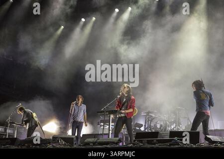 4 août 2013 - Chicago, Illinois, U. S - LAURENT BRANCOWITZ (G), THOMAS MARS, DECK D'ARCY et CHRISTIAN MAZZALAI (d) de Phoenix jouent au 2013 Lollapalooza à Chicago, Illinois (crédit image : © Daniel DeSlover/ZUMAPRESS.com) Banque D'Images