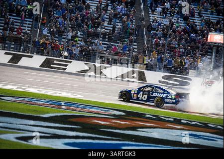 3 novembre 2013 - Fort Worth, TX, États-Unis - Fort Worth, TX - 03 novembre 2013 : Jimmie Johnson (48) remporte l'AAA Texas 500 au Texas Motor Speedway de Fort Worth, TX. (Crédit image : © ASP/Cal Sport Media/ZUMAPRESS.com) Banque D'Images