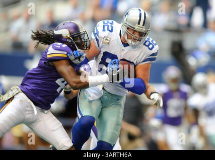 03 novembre 2013 : Dallas Cowboys Tight End Jason Witten #82 franchit les Vikings du Minnesota sécurité forte Mistral Raymond #41 pour un touchdown lors d'un match de football NFL entre les Vikings du Minnesota et les Cowboys de Dallas au AT&T Stadium d'Arlington, TX Dallas a battu le Minnesota 27 (crédit image : © Albert Pena/Cal Sport Media/ZUMAPRESS.com) Banque D'Images