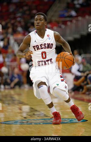 12 décembre 2012 - 16 novembre 2013 Fresno, CA - Emmanuel Owootoah, gardien de Fresno State, dans le match opposant les Matadors de Northridge aux Bulldogs de Fresno State au Save Mart Center à Fresno, CA. Fresno State a remporté le match 80 à 64.(Credit image : © Phil Hawkins/Cal Sport Media/ZUMAPRESS.com) Banque D'Images