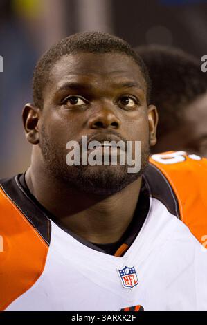 17 août 2013 - Cincinnati, Ohio, États-Unis - le matériel défensif des Cincinnati Bengals GENO ATKINS #97 regarde depuis les lignes de touche pendant le match de pré-saison de la Ligue nationale de football entre les Titans du Tennessee et les Cincinnati Bengals au stade Paul Brown. (Crédit image : © Scott Terna/Cal Sport Media/ZUMAPRESS.com) Banque D'Images