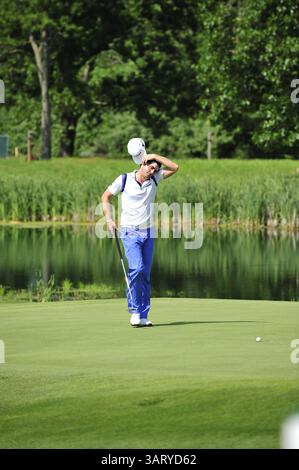 22 juin 2013 - Cromwell, Connecticut, U. S - Cromwell, CT - Keegan Bradley réagit à sa mise sur le 13e green lors du Travelers Championship à TPC River Highlands à Cromwell, Connecticut. (Crédit image : © Brian Ciancio/ZUMAPRESS.com) Banque D'Images