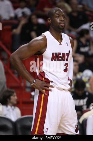 25 octobre 2013 - Miami, FL, USA - Dwyane Wade du Heat de Miami lors du premier quart-temps contre les nets de Brooklyn en pré-saison à l'AmericanAirlines Arena de Miami, Floride, le vendredi 25 octobre 2013. (Crédit image : © David Santiago/MCT/ZUMAPRESS.com) Banque D'Images