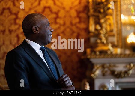 Paris, France. 17 avril 2025. Le ministre britannique des Affaires étrangères David Lammy attend une réunion à Paris, Quai Orsay, France. 17 avril 2025. Photo de Jeanne Accorsini/Pool/ABACAPRESS. COM Credit : Abaca Press/Alamy Live News Banque D'Images