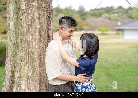 Dans la scène printanière en mai, nous voyons un parc sans pilote à Jokojicho, Gokojicho, préfecture d'Eri. Les couples japonais au début de la vingtaine passent du temps ensemble. T Banque D'Images