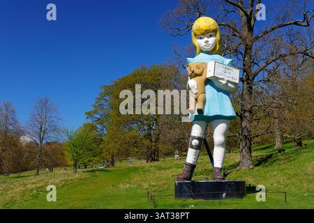 Charity est une grande sculpture de l'artiste Damien Hirst exposée au Yorkshire sculpture Park près de Wakefield, West Yorkshire UK Banque D'Images