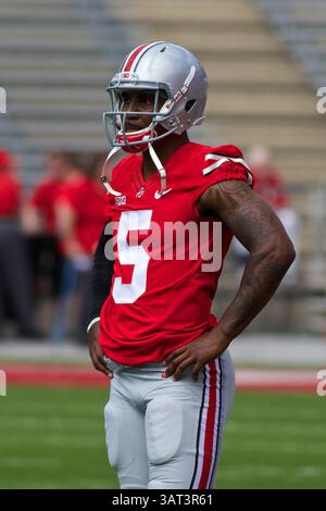 7 septembre 2013 - Columbus, Ohio, U. S - quarterback des Buckeyes de l'État de l'Ohio Braxton Miller (5) pendant l'échauffement avant le match entre les Aztecs de l'État de San Diego et les Buckeyes de l'État de l'Ohio à l'Ohio Stadium, Columbus, Ohio. L'Ohio State bat l'État de San Diego 42-7. (Crédit image : © Scott Stuart/ZUMAPRESS.com) Banque D'Images