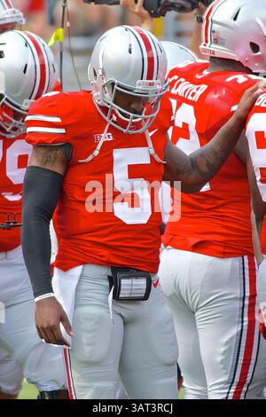 7 septembre 2013 - Columbus, Ohio, U. S - quarterback des Buckeyes de l'Ohio State Braxton Miller (5) avant le match entre les Aztecs de l'État de San Diego et les Buckeyes de l'État de l'Ohio à l'Ohio Stadium, Columbus, Ohio. L'Ohio State bat l'État de San Diego 42-7. (Crédit image : © Scott Stuart/ZUMAPRESS.com) Banque D'Images