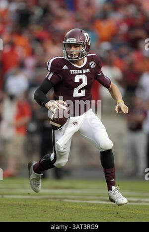 7 septembre 2013 - College Station, Texas, USA - 9/7/13 - Texas A&M QB Johnny Manziel (2) lance contre Sam Houston State à Kyle Field à College Station, Texas samedi 7 septembre 2013. Texas A&M a gagné 65-28. ..photo de Erich Schlegel (crédit image : © Erich Schlegel/ZUMAPRESS.com) Banque D'Images