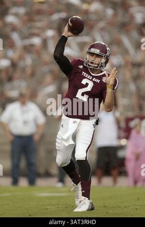 7 septembre 2013 - College Station, Texas, USA - 9/7/13 - Texas A&M QB Johnny Manziel (2) lance contre Sam Houston State à Kyle Field à College Station, Texas samedi 7 septembre 2013. Texas A&M a gagné 65-28. ..photo de Erich Schlegel (crédit image : © Erich Schlegel/ZUMAPRESS.com) Banque D'Images
