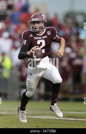 7 septembre 2013 - College Station, Texas, USA - 9/7/13 - Texas A&M QB Johnny Manziel (2) lance contre Sam Houston State à Kyle Field à College Station, Texas samedi 7 septembre 2013. Texas A&M a gagné 65-28. ..photo de Erich Schlegel (crédit image : © Erich Schlegel/ZUMAPRESS.com) Banque D'Images