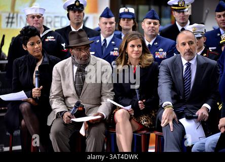11 novembre 2013 - New York City, NY, USA - Today Show Hosts (G-d) Tamryn Hall, Al Roker, Savannah Guthrie et Matt Lauer sur le Today Show le 11 novembre 2013 à New York (image crédit : Å© Curtis Means/Ace Pictures/ZUMAPRESS.com) Banque D'Images
