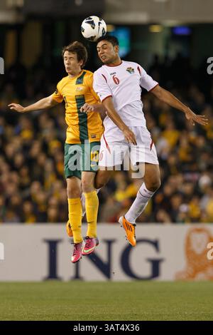 11 juin 2013 - Etihad Stadium, Victoria, Australie - Saeed MURJAN, de Jordanie, est en tête du ballon dans un match de qualification pour la Coupe du monde FIFA 2014 de la quatrième ronde entre l'Australie et la Jordanie au stade Etihad, Melbourne, Australie. (Crédit image : © Sydney Low/ZUMAPRESS.com) Banque D'Images