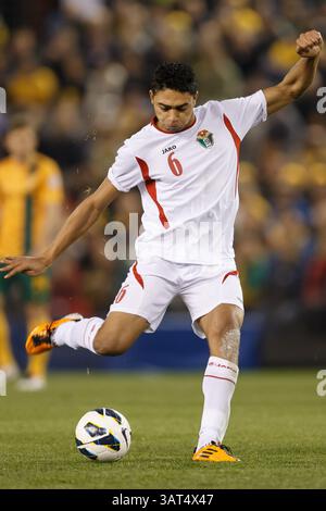 11 juin 2013 - Etihad Stadium, Victoria, Australie - Saeed MURJAN, de Jordan, frappe le ballon dans un match de qualification pour la Coupe du monde FIFA 2014 de la 4e ronde entre l'Australie et la Jordanie au stade Etihad, Melbourne, Australie. (Crédit image : © Sydney Low/ZUMAPRESS.com) Banque D'Images
