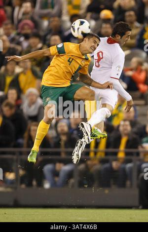 11 juin 2013 - Etihad Stadium, Victoria, Australie - Tim CAHILL, de l'Australie, est en tête du ballon dans un match de qualification pour la Coupe du monde FIFA 2014 de la quatrième ronde entre l'Australie et la Jordanie au Etihad Stadium, Melbourne, Australie. (Crédit image : © Sydney Low/ZUMAPRESS.com) Banque D'Images