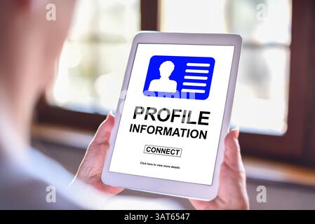 Écran de la tablette affichant un concept d'informations de profil Banque D'Images