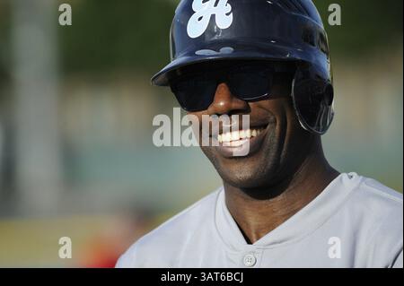 29 juin 2013 - Frisco, TX, États-Unis - Terrell Owens, ancien receveur des Dallas Cowboys, apparaît lors du Heroes Celebrity Baseball Game au Dr Pepper Ballpark à Frisco, Texas, le samedi 29 juin 2013. (Crédit image : © Michael Prengler/MCT/ZUMAPRESS.com) Banque D'Images