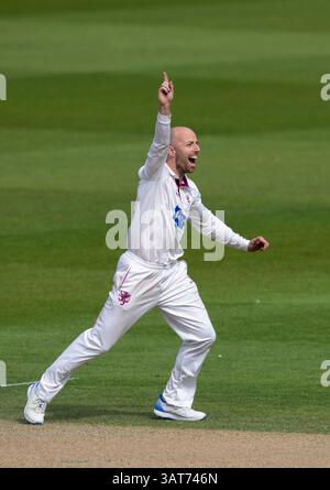Sussex v Somerset - Rothesay County Championship HOVE, ANGLETERRE - 13 AVRIL : Jack Leach de Somerset célébrant le wicket pendant Sussex v Somerset à la Banque D'Images