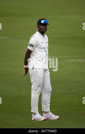Sussex v Somerset - Rothesay County Championship HOVE, ANGLETERRE - 13 AVRIL : Jayden Seales of Sussex pendant Sussex v Somerset au 1st Central County Banque D'Images