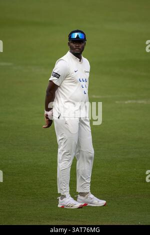 Sussex v Somerset - Rothesay County Championship HOVE, ANGLETERRE - 13 AVRIL : Jayden Seales of Sussex pendant Sussex v Somerset au 1st Central County Banque D'Images