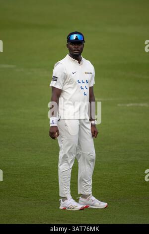 Sussex v Somerset - Rothesay County Championship HOVE, ANGLETERRE - 13 AVRIL : Jayden Seales of Sussex pendant Sussex v Somerset au 1st Central County Banque D'Images