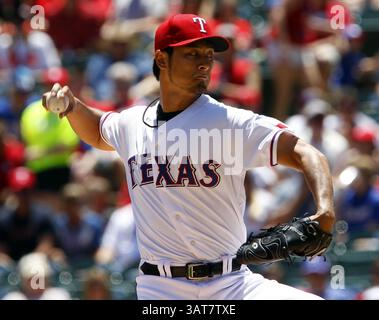 2 juin 2013 - Arlington, TX, États-Unis - Yu Darvish (11 ans), débutant des Texas Rangers, affronte les Kansas City Royals au Rangers Ballpark à Arlington, Texas, le dimanche 2 juin 2013. (Crédit image : © Richard Rodriguez/MCT/ZUMAPRESS.com) Banque D'Images