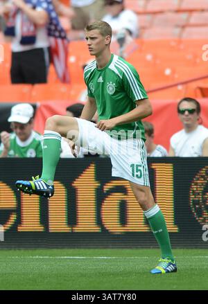 2 juin 2013 - Washington, DC, États-Unis - le milieu de terrain allemand Lars Bender (15 ans) se réchauffe avant un match amical international contre l'équipe nationale des États-Unis au RFK Stadium à Washington, D.C. le dimanche 2 juin 2013. (Crédit image : © Chuck Myers/MCT/ZUMAPRESS.com) Banque D'Images