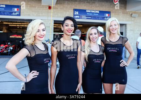 22 septembre 2013 - Austin, Texas, U. S - les modèles Oexcel posent pour des photos avant la course WEC sur le circuit of the Americas à Austin, Texas. (Crédit image : © Dan Wozniak/ZUMAPRESS.com) Banque D'Images