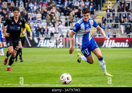 Odense, Danemark. 17 avril 2025. Luca Kjerrumgaard (17 ans) d'Odense BK vu lors du match NordicBet Liga entre Odense BK et Kolding IF au parc d'énergie naturel d'Odense. Banque D'Images