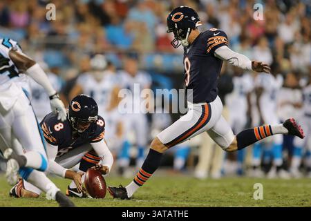 Month name} 9, 2013 : Robbie Gould (9 ans), kicker de Chicago Bears place, marque le point supplémentaire lors d'une action de match au Bank of America Stadium à Charlotte, Caroline du Nord. (Crédit image : © Jim Dedmon/Cal Sport Media/ZUMAPRESS.com) Banque D'Images