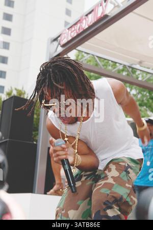 23 août 2013 - Las Vegas, Nevada, États-Unis - le rappeur Lupe fiasco se produit au Ditch Fridays au Ditch Dayclub & Pool le 23 août 2013 au Palms Casino Resort à Las Vegas, Nevada. (Crédit image : © Marcel Thomas/ZUMAPRESS.com) Banque D'Images