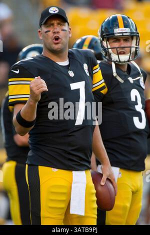 24 août 2013 - Pittsburgh, Pennsylvanie, U. S - 24 août 2013 : Ben Roethlisberger (7 ans), quarterback des Pittsburgh Steelers, crie sur la touche pendant le match entre les Chiefs de Kansas City et les Steelers de Pittsburgh au Heinz Field à Pittsburgh, PA. (Crédit image : â© Kostas Lymperopoulos/Cal Sport Media)(crédit image : © Kostas Lymperopoulos/Cal Sport Media/ZUMAPRESS.com) Banque D'Images