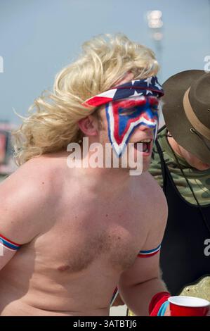 10 septembre 2013 - Columbus, Ohio, U. S - 10 septembre 2013 : un super fan avec la peinture rouge blanc et bleu visage est hyppée avant l'équipe nationale masculine des États-Unis vs équipe nationale du Mexique - match qualificatif pour la Coupe du monde au Columbus Crew Stadium - Columbus, OHIO. (Crédit image : Å© Kostas Lymperopoulos/ Sport Media)(crédit image : © Kostas Lymperopoulos/Cal Sport Media/ZUMAPRESS.com) Banque D'Images