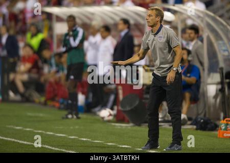 10 septembre 2013 - Columbus, Ohio, U. S - 10 septembre 2013 : jurgen Klinsmann, entraîneur-chef de l'équipe nationale masculine des ÉTATS-Unis, appelle son équipe en première mi-temps lors du match de qualification de l'équipe nationale masculine des États-Unis vs équipe nationale du Mexique - Coupe du monde au Columbus Crew Stadium - Columbus, OHIO. (Crédit image : â© Kostas Lymperopoulos/ Sport Media)(crédit image : © Kostas Lymperopoulos/Cal Sport Media/ZUMAPRESS.com) Banque D'Images