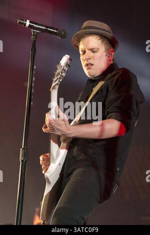 10 septembre 2013 - Fairfax, Virginie, U. S - guitariste et chanteur PATRICK STUMP de Fall Out Boy joue au Patriot Center de Fairfax, Virginie (crédit image : © Daniel DeSlover/ZUMAPRESS.com) Banque D'Images
