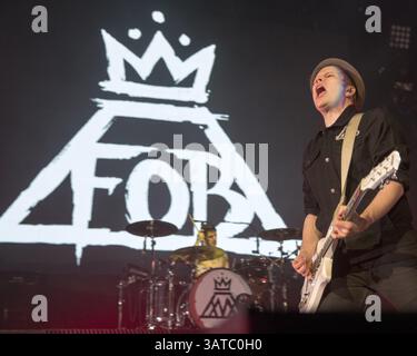 10 septembre 2013 - Fairfax, Virginie, U. S - guitariste et chanteur PATRICK STUMP de Fall Out Boy joue au Patriot Center de Fairfax, Virginie (crédit image : © Daniel DeSlover/ZUMAPRESS.com) Banque D'Images