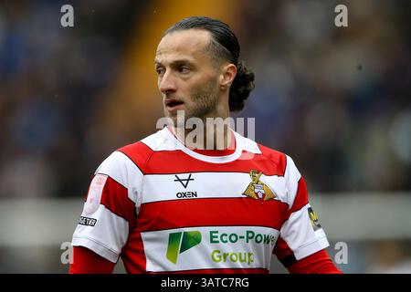 Birkenhead, Royaume-Uni. 18 avril 2025. Jamie Sterry de Doncaster Rovers regarde. EFL Skybet Football League Two match, Tranmere Rovers v Doncaster Rovers à Prenton Park, Birkenhead, Wirral le vendredi Saint 18 avril 2025. Cette image ne peut être utilisée qu'à des fins éditoriales. Usage éditorial exclusif, .pic par Chris Stading/ crédit : Andrew Orchard sports Photography/Alamy Live News Banque D'Images