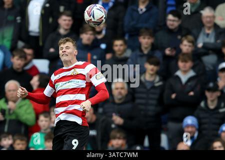 Birkenhead, Royaume-Uni. 18 avril 2025. Rob Street de Doncaster Rovers en action. EFL Skybet Football League Two match, Tranmere Rovers v Doncaster Rovers à Prenton Park, Birkenhead, Wirral le vendredi Saint 18 avril 2025. Cette image ne peut être utilisée qu'à des fins éditoriales. Usage éditorial exclusif, .pic par Chris Stading/ crédit : Andrew Orchard sports Photography/Alamy Live News Banque D'Images