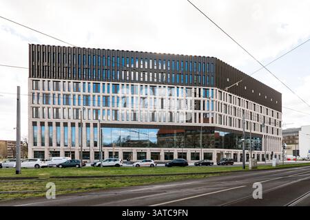 Nouveau bâtiment du siège social de la ville de Dresde 'Verwaltungszentrum' (centre administratif). Architecture moderne à la Ferdinandplatz en Saxe. Banque D'Images