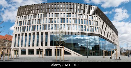 Nouveau bâtiment du siège social de la ville de Dresde 'Verwaltungszentrum' (centre administratif). Architecture moderne à la Ferdinandplatz en Saxe. Banque D'Images