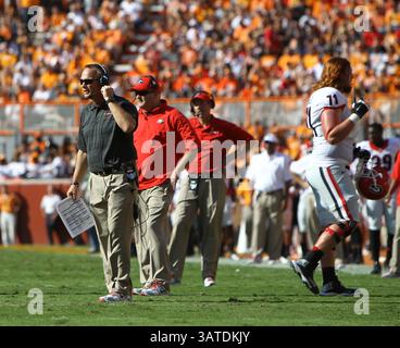 5 octobre 2013 - Knoxville, Tennessee, États-Unis - Mark Richt, entraîneur-chef des Georgia Bulldogs, sur la touche pendant le match entre les Georgia Bulldogs et les volontaires du Tennessee au Neyland Stadium. (Crédit image : © Frank Mattia/ZUMAPRESS.com) Banque D'Images