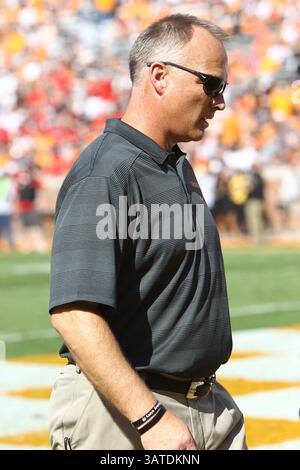 5 octobre 2013 - Knoxville, Tennessee, États-Unis - Mark Richt, entraîneur-chef des Georgia Bulldogs sur la touche avant le match entre les Georgia Bulldogs et les volontaires du Tennessee au Neyland Stadium. (Crédit image : © Frank Mattia/ZUMAPRESS.com) Banque D'Images