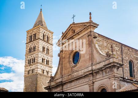 Cathédrale San Lorenzo surplombant Viterbe en Italie Banque D'Images