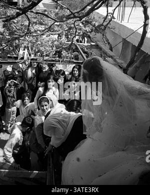 8 mai 2006 - Rosh Ahine, Israël - la mariée à une cérémonie de mariage druze. À mesure que le pays progresse et se modernise à bien des égards, les vieilles traditions sont maintenues par beaucoup. Les images de Eye to Sion montrent la diversité culturelle et le paradoxe en Israël. (Crédit image : © Motty Levy/ZUMA Wire/ZUMAPRESS.com) Banque D'Images
