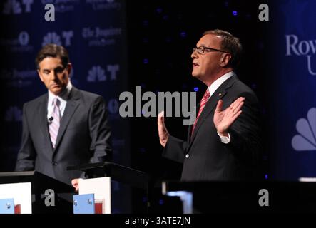 9 octobre 2013 - Glassboro, NJ, États-Unis - New Jersey le candidat au Sénat américain Steve Lonegan, ancien maire de Bogota, participe à un débat avec Cory Booker, maire de Newark, à l'Université Rowan de Glassboro, New Jersey, le mercredi 9 octobre 2013. (Crédit image : © Michael Bryant/MCT/ZUMAPRESS.com) Banque D'Images