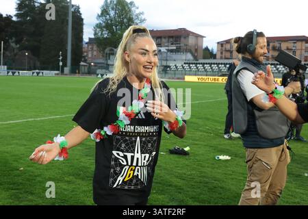 Biella, Italie. 18 avril 2025. Alisha Lehmann de la Juventus célèbre le 6e titre du club après le match Juventus Women vs AC Milan Women Serie A Femminile au Stadio Vittorio Pozzo, Biella. Le crédit photo devrait se lire : Jonathan Moscrop/Sportimage crédit : Sportimage Ltd/Alamy Live News Banque D'Images
