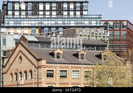 Londres, Royaume-Uni - 11 avril 2025 - vue extérieure du gymnase allemand et One Pancras Square avec fond de gratte-ciel dans la ville de Londres. Archi Banque D'Images