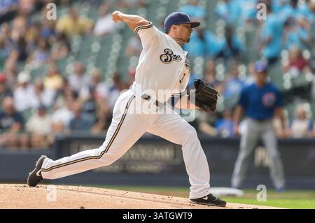 19 septembre 2013 - Milwaukee, Wisconsin, États-Unis d'Amérique - 19 septembre 2013 : le lanceur Kyle Lohse #26 des Milwaukee Brewers lance un terrain dans la 1ère manche du match de baseball de la Ligue majeure entre les Brewers de Milwaukee et les Cubs de Chicago au Miller Park à Milwaukee, WISCONSIN. John Fisher/CSM(image crédit : © John Fisher/Cal Sport Media/ZUMAPRESS.com) Banque D'Images